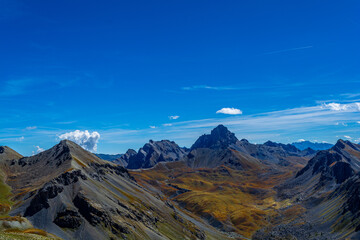 Da Saint Ours alla Tête de Viraysse, per ammirare il forte ai piedi della Meyna