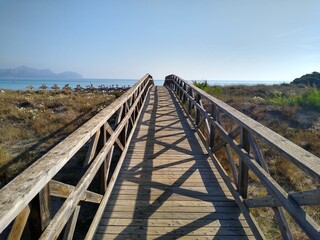 Brücke zum Strand
