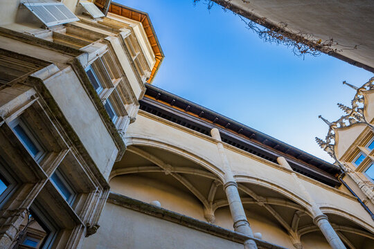 La cour des Fleurons &agrave; Villefranche-sur-Sa&ocirc;ne