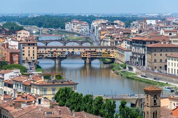 Afwasbaar Fotobehang Ponte Vecchio View over length of Arno River in Florence, Italy with a number of bridges crossing the river including Ponte Vecchio, Ponte Santa Trinita, Ponte alle Grazie and Ponte alla Carraia