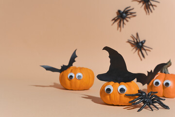 Naklejka premium Halloween banner. Decoration for Halloween party - cute pumpkins with eyes and funny faces. Set pumpkin monsters and crawling spiders. Copy space, art activity for kids, diy master class, promotion.