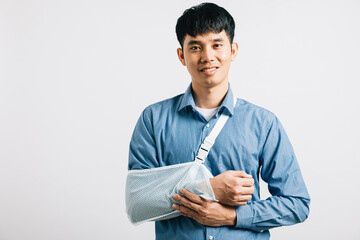 Injured businessman remains confident while dealing with broken arm, utilizing splint for...