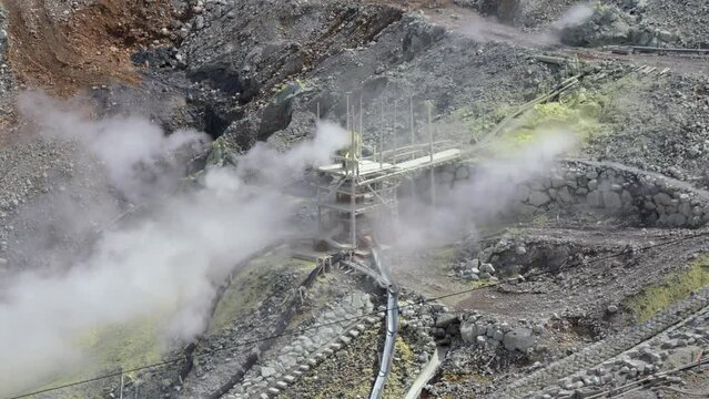 Plumes rising from the explosion crater of Owakudani.