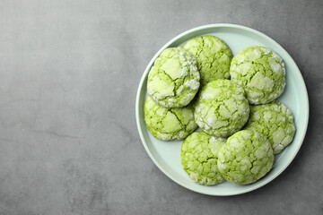 Obraz premium Plate with tasty matcha cookies on grey table, top view. Space for text