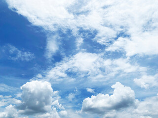 Obraz premium Beautiful clouds during spring time in a Sunny day. Blue sky and white fluffy clouds