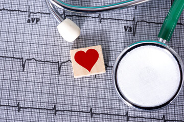 Ein Herz und Elektrokardiogramm EKG