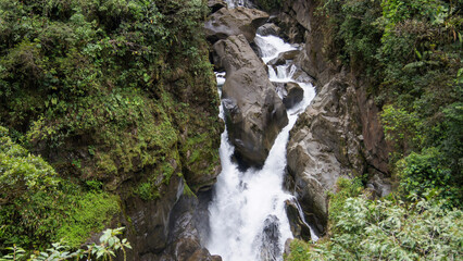 Paisaje ecuatoriano del Cantón Baños, Cascada impresionante en los andes, llamada pailón del...