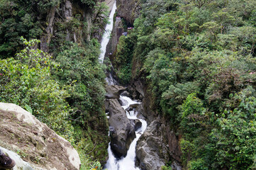 Paisaje ecuatoriano del Cantón Baños, Cascada impresionante en los andes, llamada pailón del...