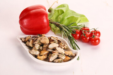 Marinated mussels in the bowl