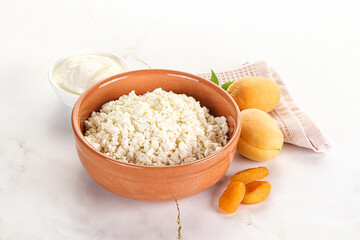 Cottage cheese with apricot and cream
