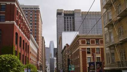 Fototapeta premium San Francisco, USA, Street in between skyline, Centre 