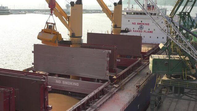 Loading and unloading at seaport, up view