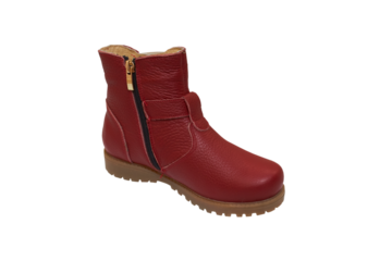 winter boots isolated on a white background,autumn winter shoes, fashion autumn shoes for girls