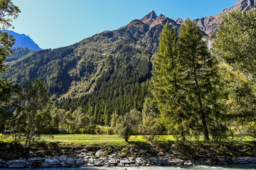 Längenfeld, Ötztaler Ache, Fluss, Uferweg, Ötztal, Wanderweg, Tal, Tirol, Berge, Wald, Landwirtschaft, Sölden, Herbst, Spätsommer, Österreich