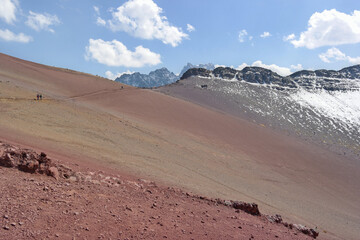 Valle rojo, Cordillera de Vilcanota, Cusco, Perú