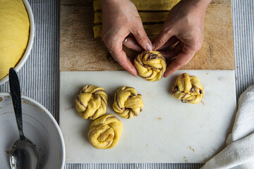 Step by step process of making traditional Swedish cinnamon buns. Making swirl. - obrazy, fototapety, plakaty