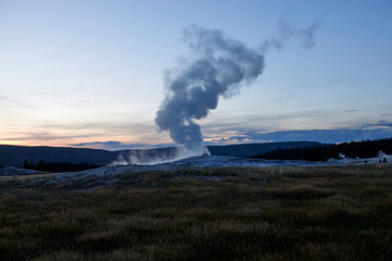 Fototapeta premium Sunrise in Yellowstone lake in September 