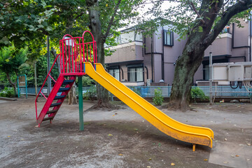 公園の滑り台　children's play slide in the park