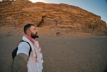 Fototapeta premium walking through wadi rum