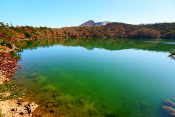 Fototapeta na wymiar 秋の美しい六観音御池の風景
