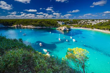 Tableaux ronds sur aluminium Blue nuit Widok na skaliste wybrzeże hiszpańskiej wyspy Menorca, Hiszpania