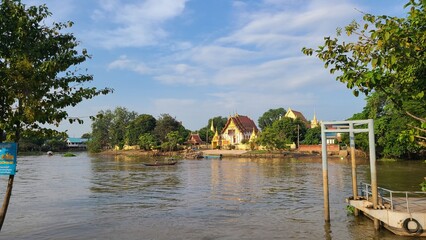 タイの川辺の景色