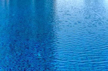 the sun is reflected in the water in the pool 1