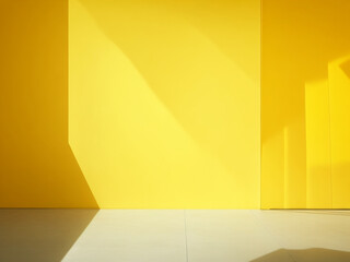 Immagine di sfondo di uno spazio vuoto in toni del giallo con un gioco di luci e ombre sulla parete e sul pavimento per lavori di progettazione o creativi