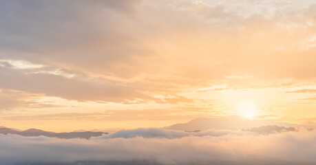 Fototapeta na wymiar sunrise in the morning over the mountains