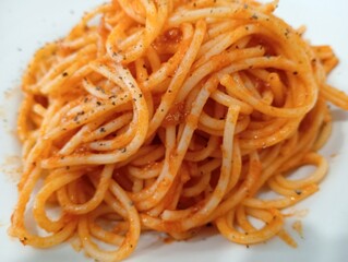 spaghetti with tomato sauce