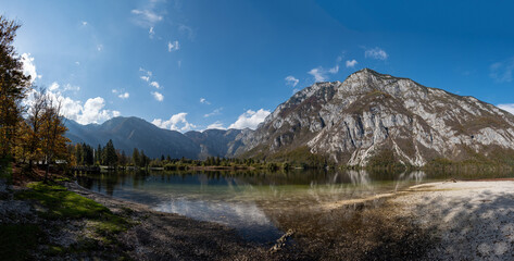 Fototapeta na wymiar Lake Bohinj in Slovenia, autumn panorama