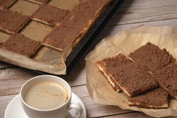 photo a delightful homemade gourmet treat for a coffee break—a delicious slice of cake with coffee cup. A perfect dessert and a warm drink.