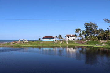 Fototapeta na wymiar casa en la laguna