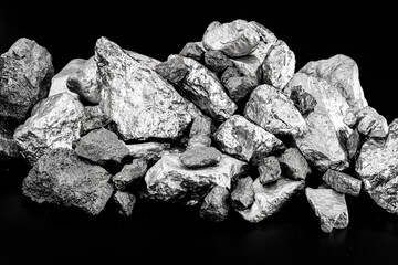 several rough stones, silver, manganese, tin, chrome and platinum. Mining concept, industrial material. - obrazy, fototapety, plakaty