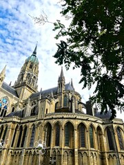 Obraz premium Bayeux, August 2023 - Visit the magnificent medieval town of Bayeux in Normandy - View of the magnificent Notre-Dame de Bayeux cathedral