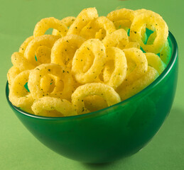 Zwiebelringe, Kräuter, schale, Freisteller, Snack, knabberkram, Zwiebelringe mit Kräutern