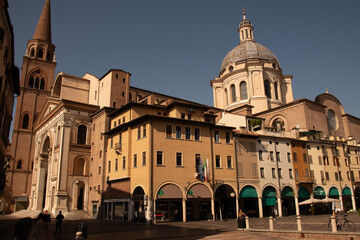 Blick zur Basilica di Sant'Andrea in Mantua