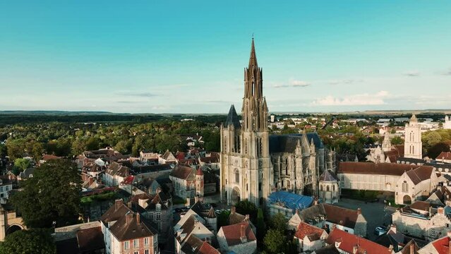 Cath&eacute;drale Notre-Dame Senlis.Drone shot 4k 