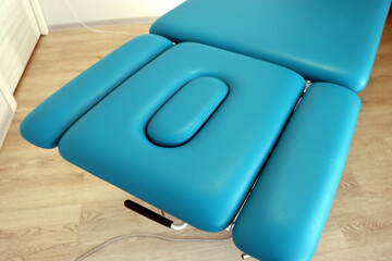 Un lettino in ambulatorio medico