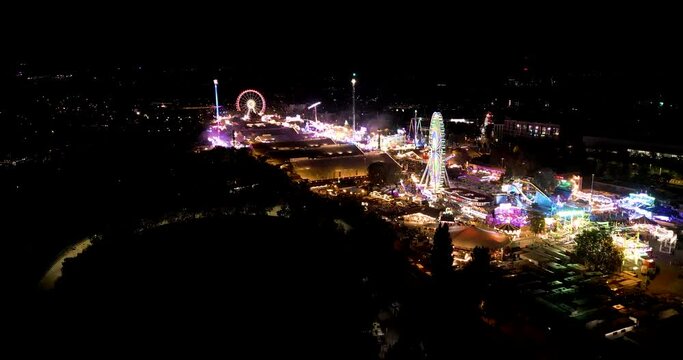 Drohnenflug zu dem Canstatter Wasen in Stuttgart bei Nacht - 2023.