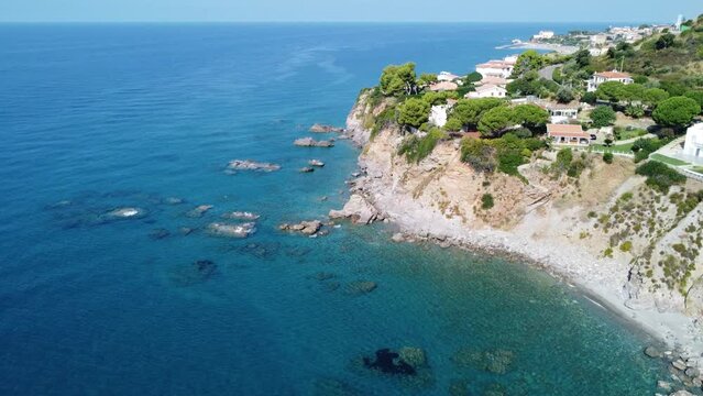 Bellissima ripresa aerea di Cittadella del Capo presso Bonifati in Calabria Provincia di Cosenza. Nel video Cala Del Faro con la sua tipica scogliera sul mare turchese
