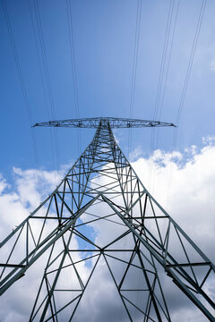 380 kV Stromleitung mit Strommast in der Oberlausitz