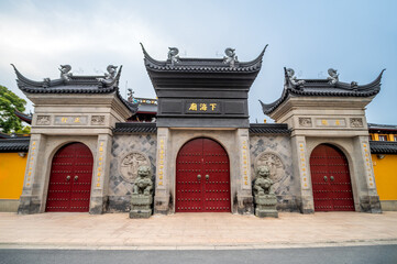 chinese temple entrance