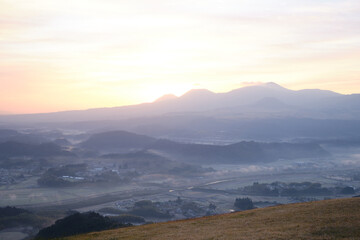 魚野フライトエリアから眺める霧島の朝日