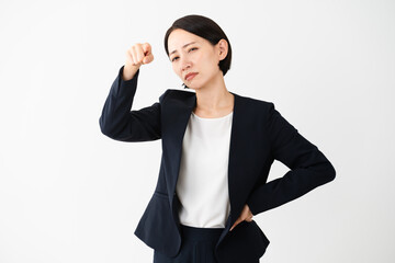 ビジネススーツを着ている若い女性　ビジネスイメージ