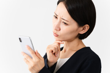 ビジネススーツを着ている若い女性　ビジネスイメージ
