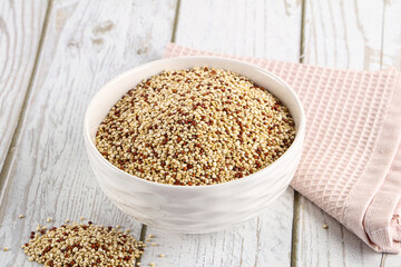Raw dry quinoa cereal grain