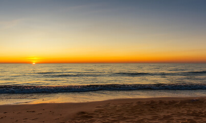 Obraz premium 秋の夕焼け風景（Autumn sunset）- 海岸（Beach）
