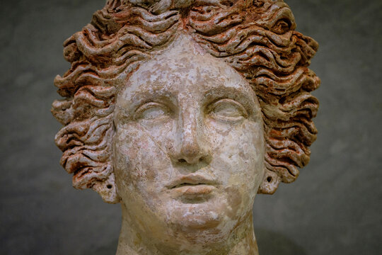 Tanit, busto femenino importado de Sic&iacute;lia, 400-300 a.C, Museo arqueol&oacute;gico de Ibiza y Formentera, Patrimonio de la Humanidad &laquo;Ibiza, biodiversidad y cultura&raquo;, Ibiza, balearic islands, Spain