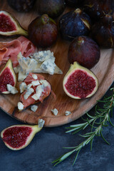figs cheese with mold and jamon
